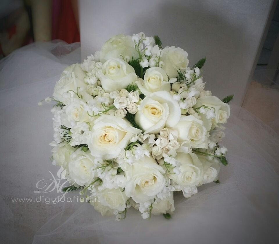 Bouquet da sposa elegante e raffinato - Dettagli per matrimonio - Fiorista  Roberto Di Guida